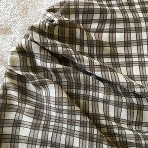 Ruffled plaid blouse in black and off/white